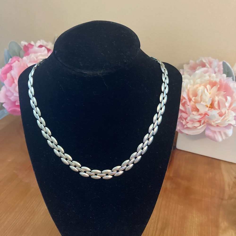 BB Silver plated 3 layer alternate oval design necklace